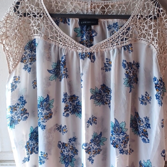 Lane Bryant White Sheer Embroidered Blue Floral 💙 size 20 Short Sleeve Blouse - Picture 2 of 9